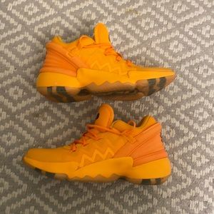 Donovan Mitchell crayola shoes yellow